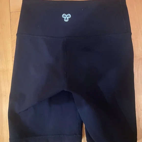Aritzia Black Athletic Shorts - Picture 3 of 3
